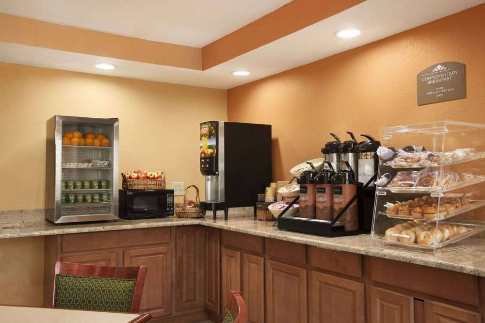 Microtel Inn By Wyndham Albany Airport 10
