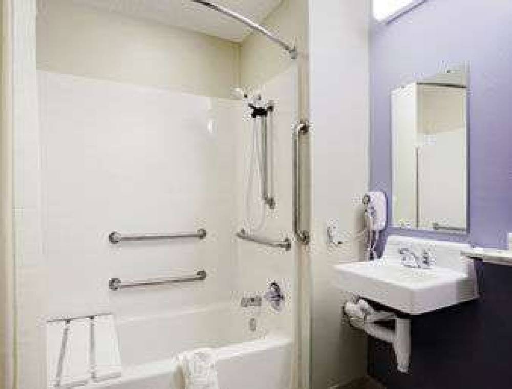 Microtel Inn By Wyndham Albany Airport 7