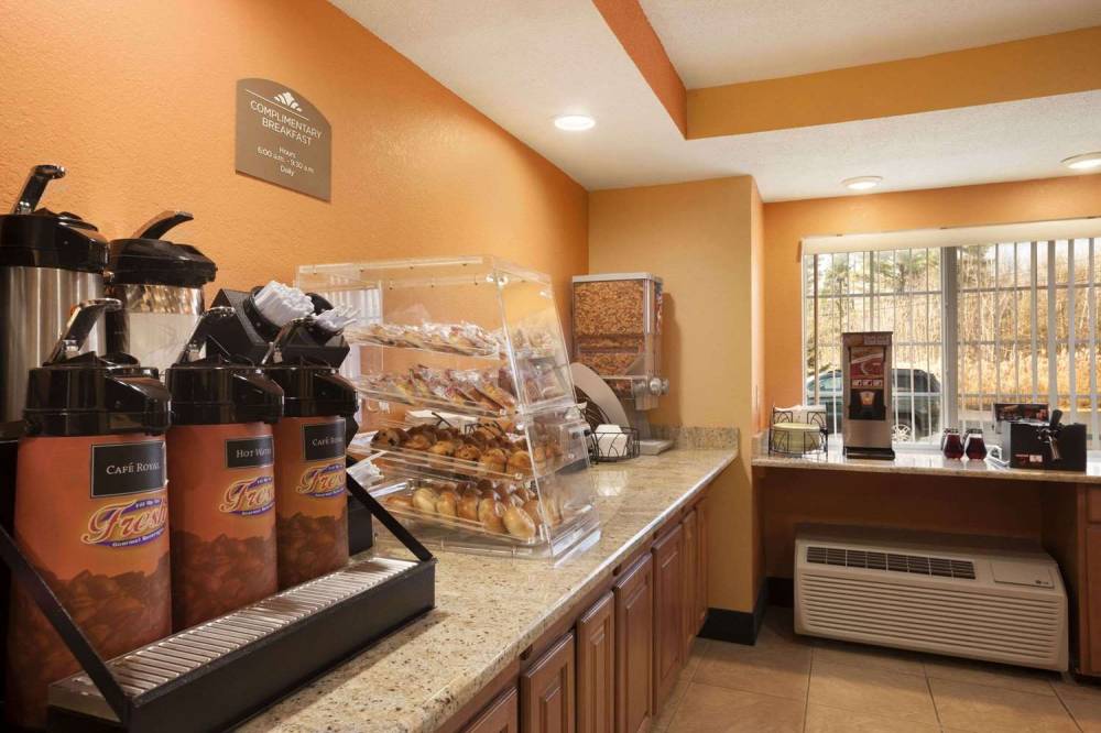 Microtel Inn By Wyndham Albany Airport 4