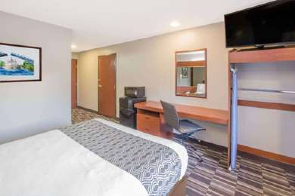 MICROTEL INN & SUITES BY WYNDH 10