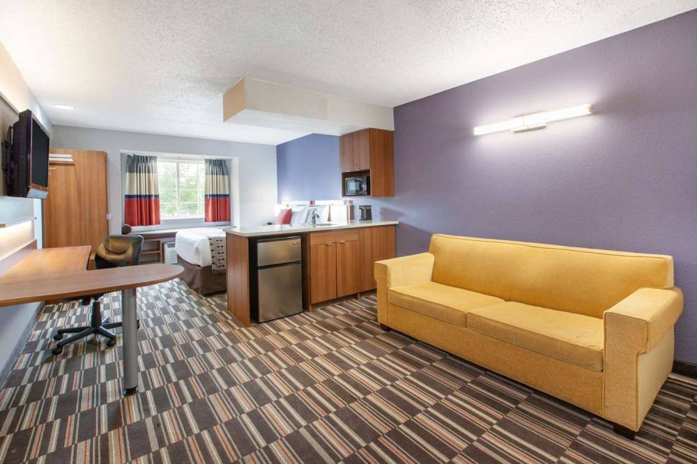 MICROTEL INN & SUITES BY WYNDH 1