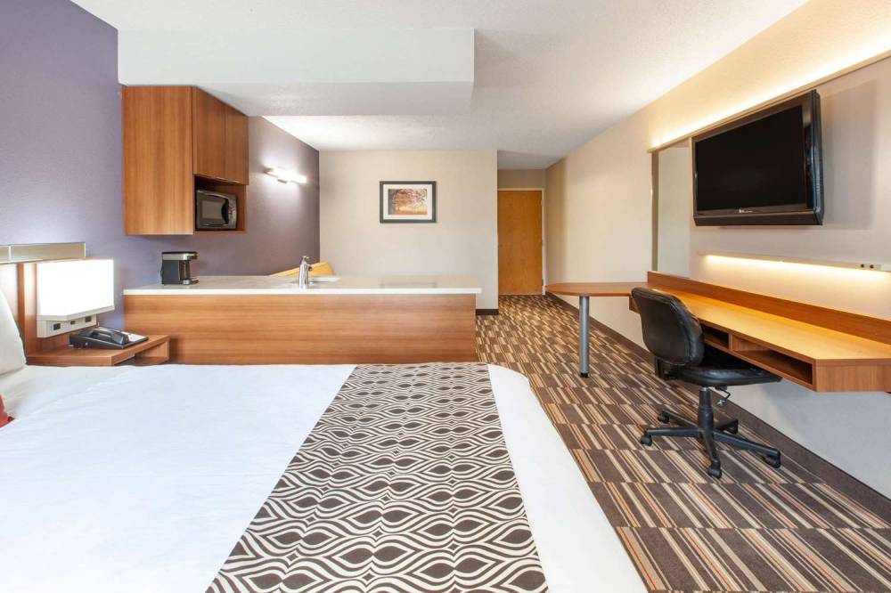MICROTEL INN & SUITES BY WYNDH 5