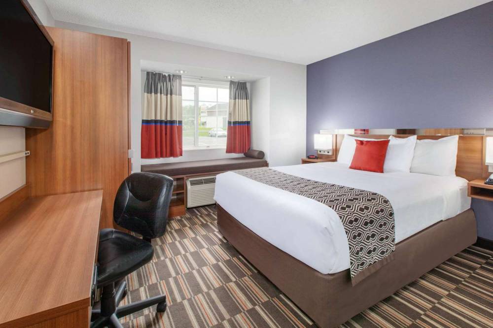 MICROTEL INN & SUITES BY WYNDH 7