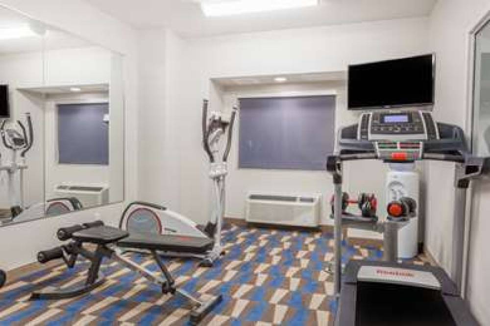 MICROTEL INN & SUITES BY WYNDH 5