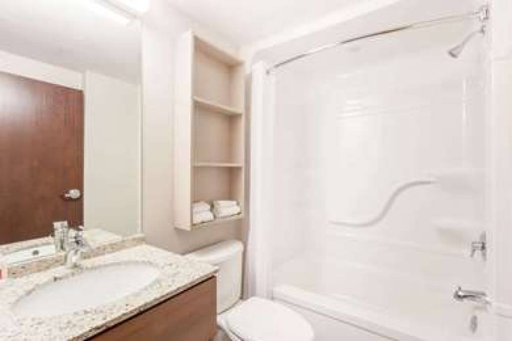 MICROTEL INN & SUITES BY WYNDH 8