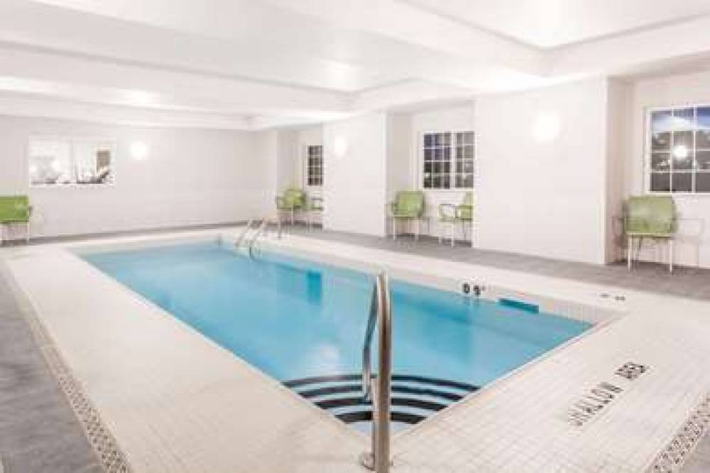 MICROTEL INN & SUITES BY WYNDH 4