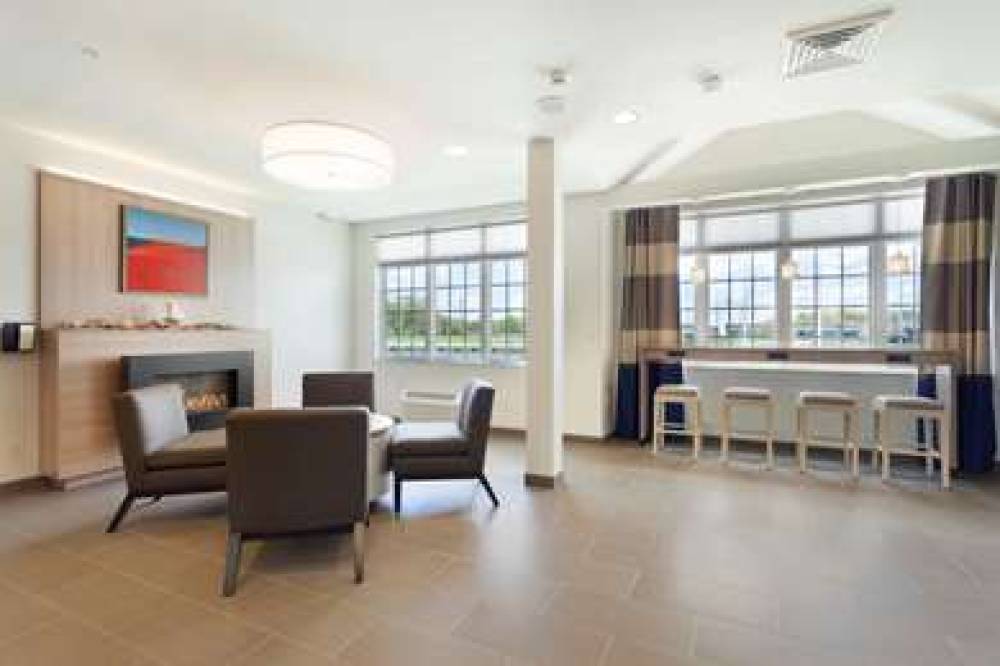 MICROTEL INN & SUITES BY WYNDH 4