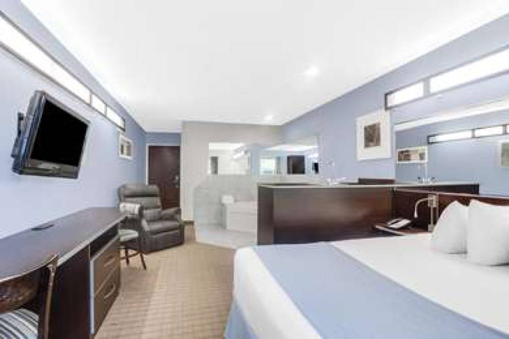 Microtel Inn & Suites By Wyndham Bath 5