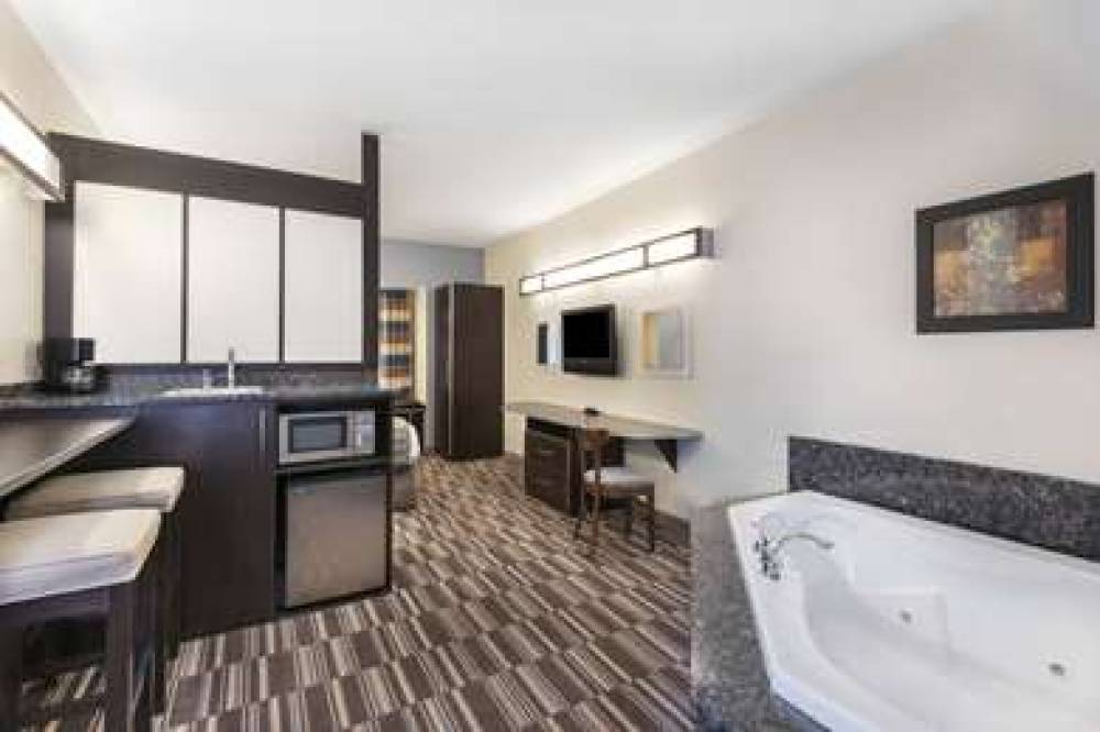 Microtel Inn & Suites By Wyndham Baton Rouge Airport 10