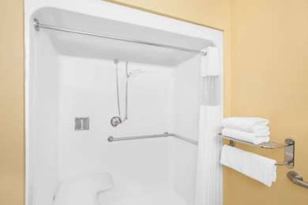 Microtel Inn & Suites By Wyndham Bentonville 7