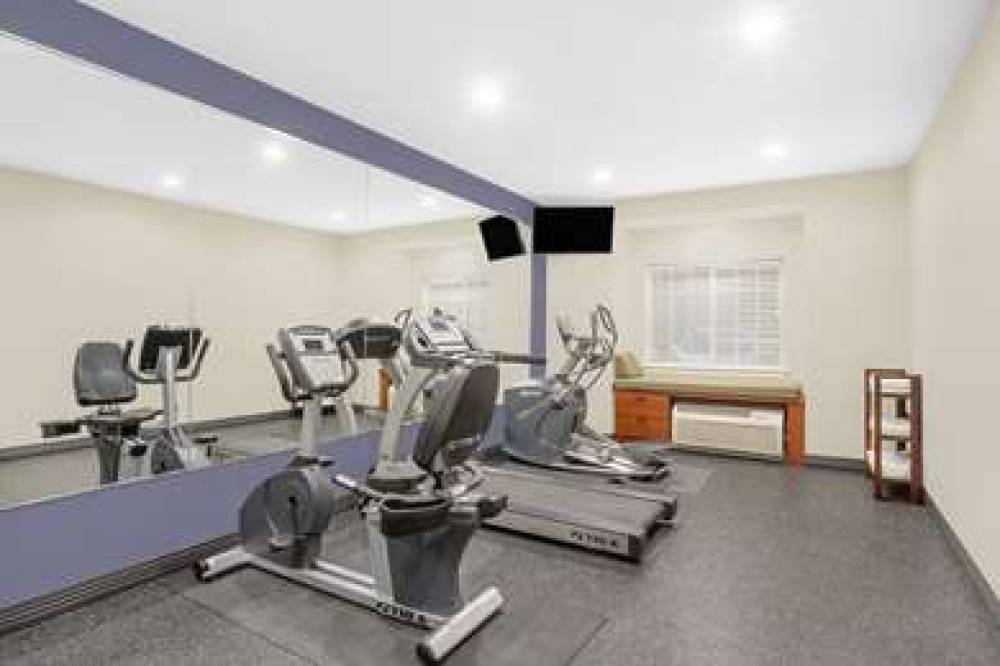 Microtel Inn & Suites By Wyndham Bentonville 3