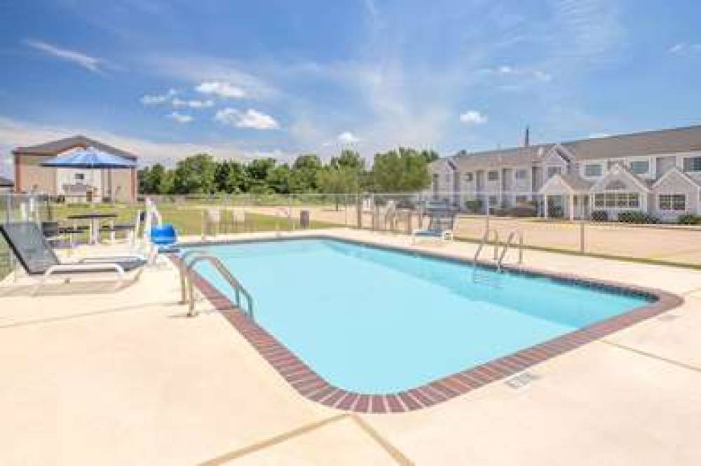 MICROTEL INN & SUITES BY WYNDHAM BR 4