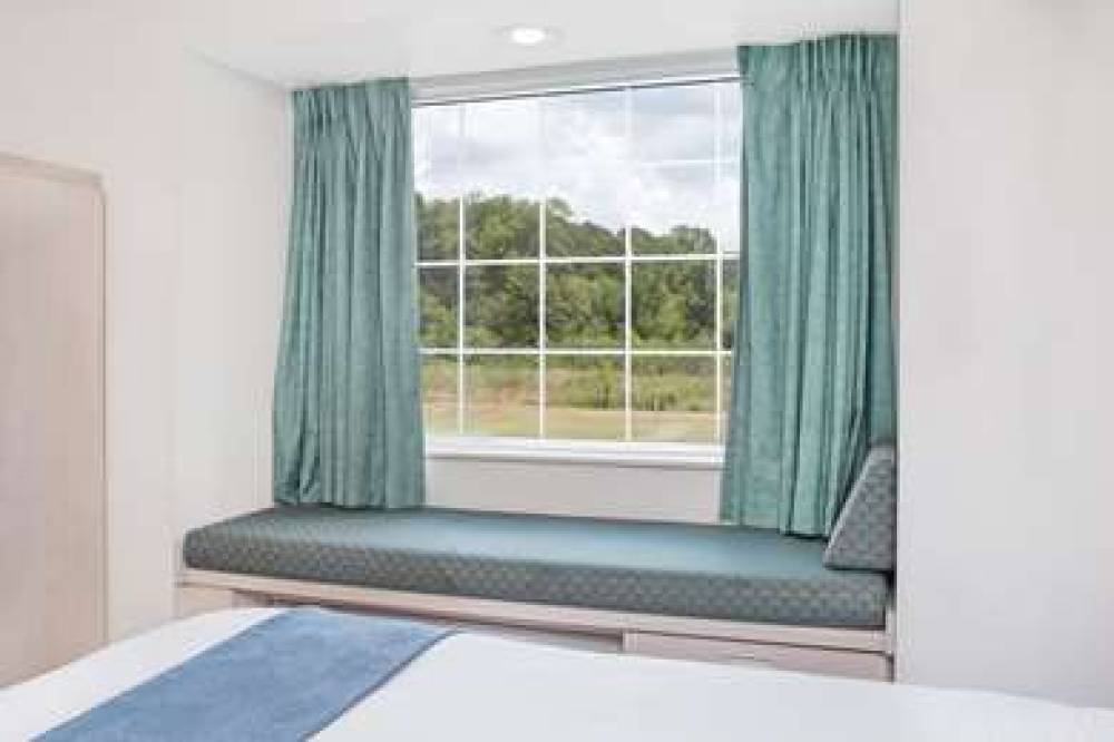 MICROTEL INN & SUITES BY WYNDHAM BR 10