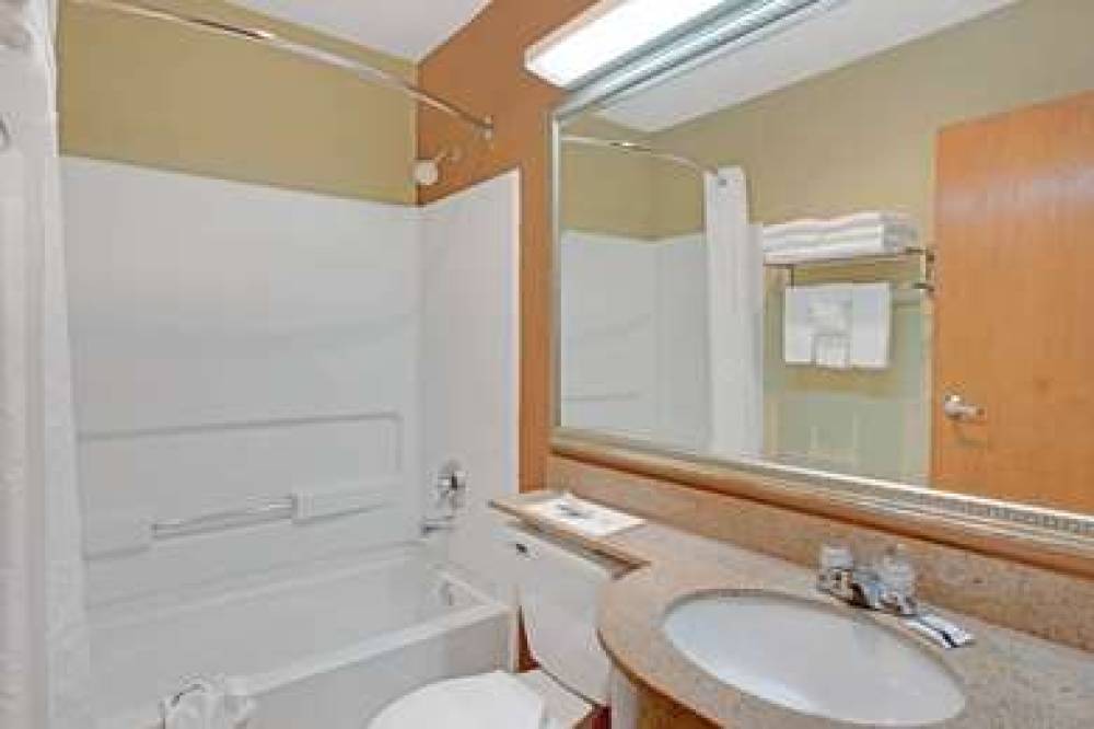 Microtel Inn & Suites By Wyndham Charlotte/University Place 10