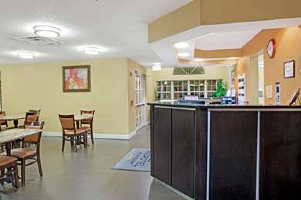 Microtel Inn & Suites By Wyndham Charlotte/University Place 4