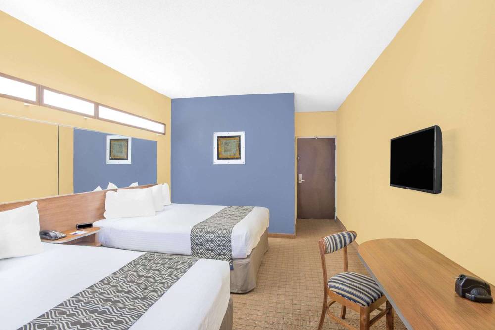Microtel Inn & Suites By Wyndham Chili/Rochester Airport 1