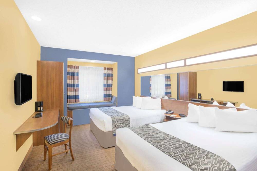 Microtel Inn & Suites By Wyndham Chili/Rochester Airport 9
