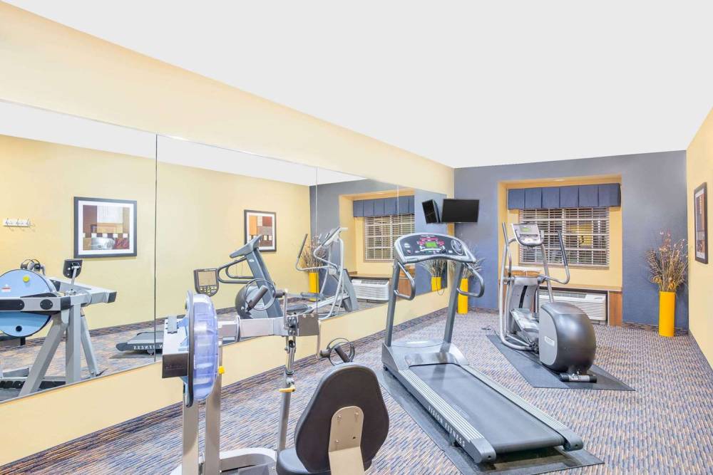 Microtel Inn & Suites By Wyndham Chili/Rochester Airport 7