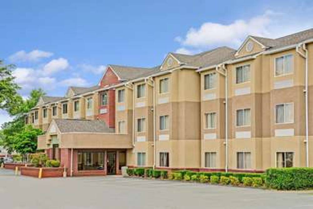 Microtel Inn & Suites By Wyndham Cornelius/Lake Norman 1