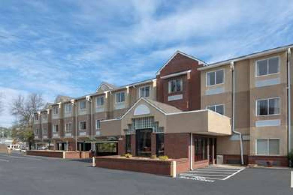 Microtel Inn & Suites By Wyndham Cornelius/Lake Norman 5