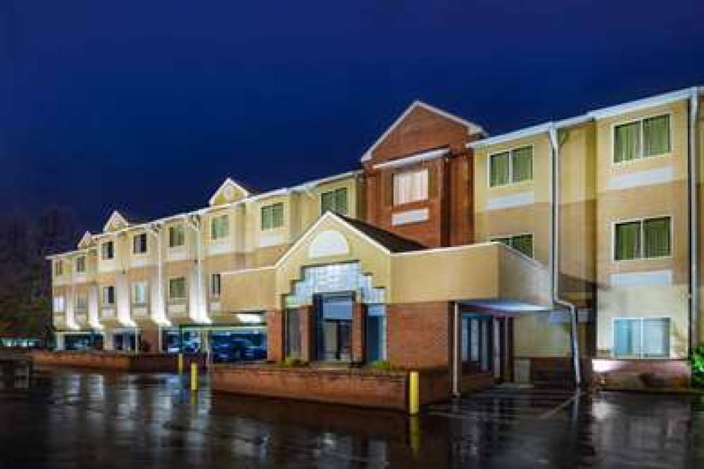 Microtel Inn & Suites By Wyndham Cornelius/Lake Norman 8