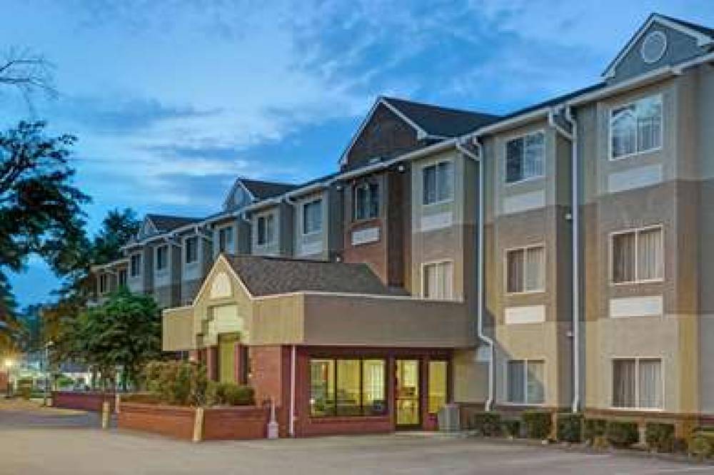 Microtel Inn & Suites By Wyndham Cornelius/Lake Norman 4