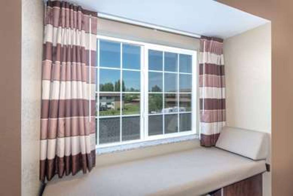 Microtel Inn & Suites By Wyndham Dickinson 8