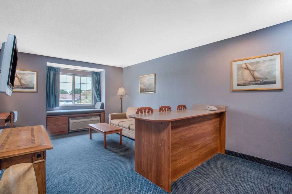 Microtel Inn & Suites By Wyndham Dover 8