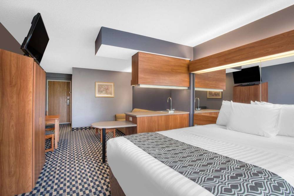 Microtel Inn & Suites By Wyndham Dover 2