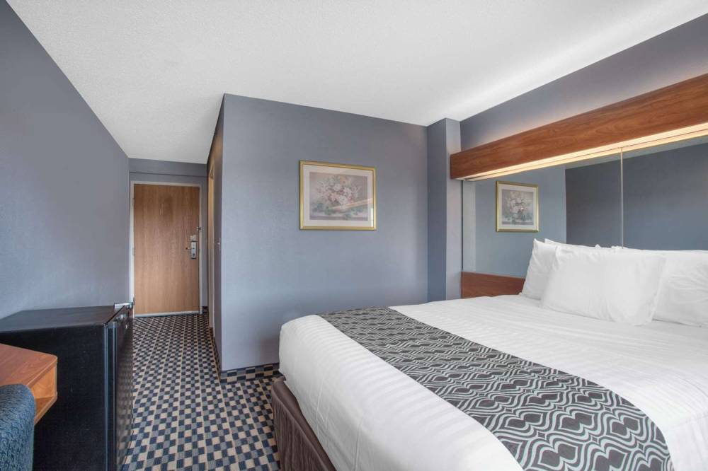 Microtel Inn & Suites By Wyndham Dover 4
