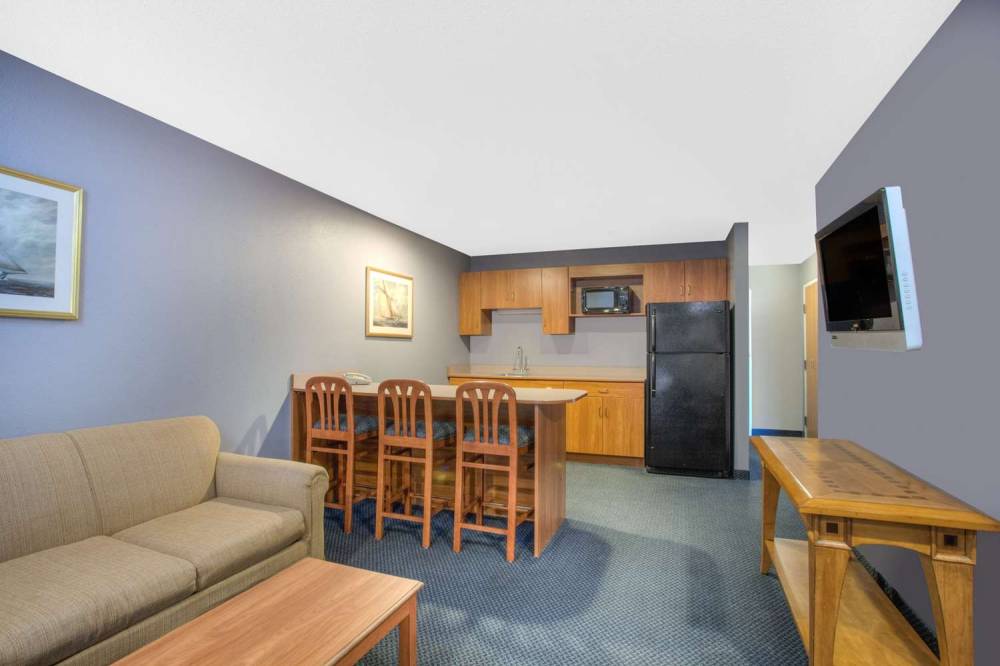 Microtel Inn & Suites By Wyndham Dover 10