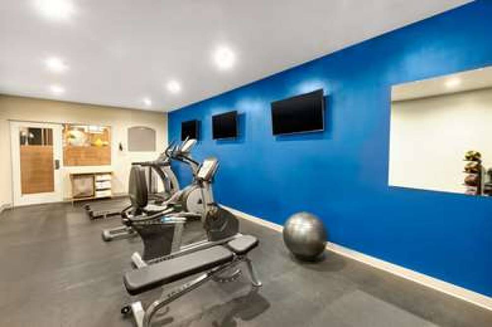 MICROTEL INN & SUITES BY WYNDHAM FA 6