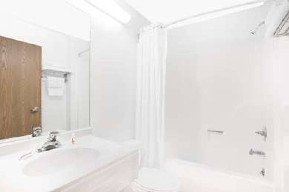 Microtel Inn & Suites By Wyndham Fond Du Lac 5