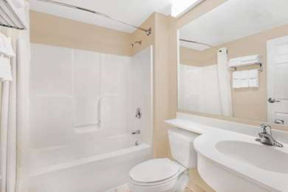 MICROTEL INN & SUITES BY WYNDHAM HA 8