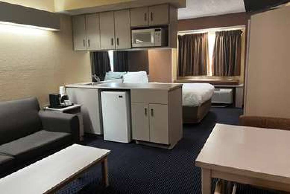 Microtel Inn & Suites By Wyndham Houston 8