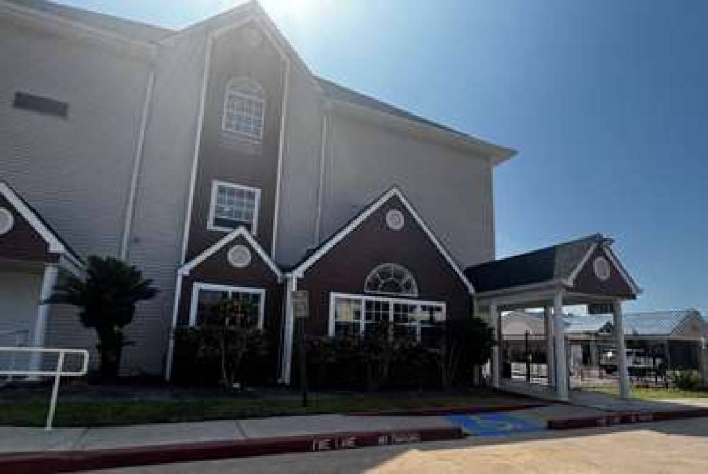 Microtel Inn & Suites By Wyndham Houston 2
