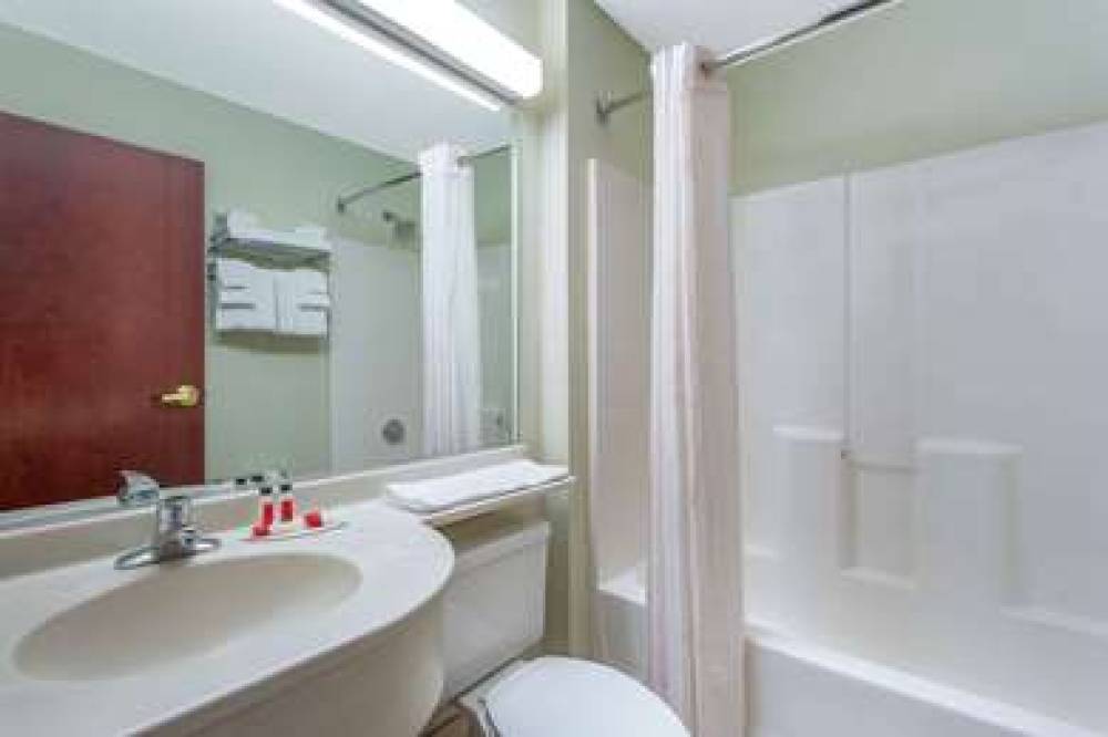 Microtel Inn & Suites By Wyndham Lillington Near Campbell U 10