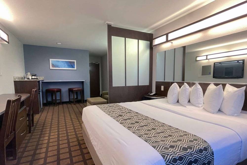 Microtel Inn & Suites By Wyndham Michigan City 10