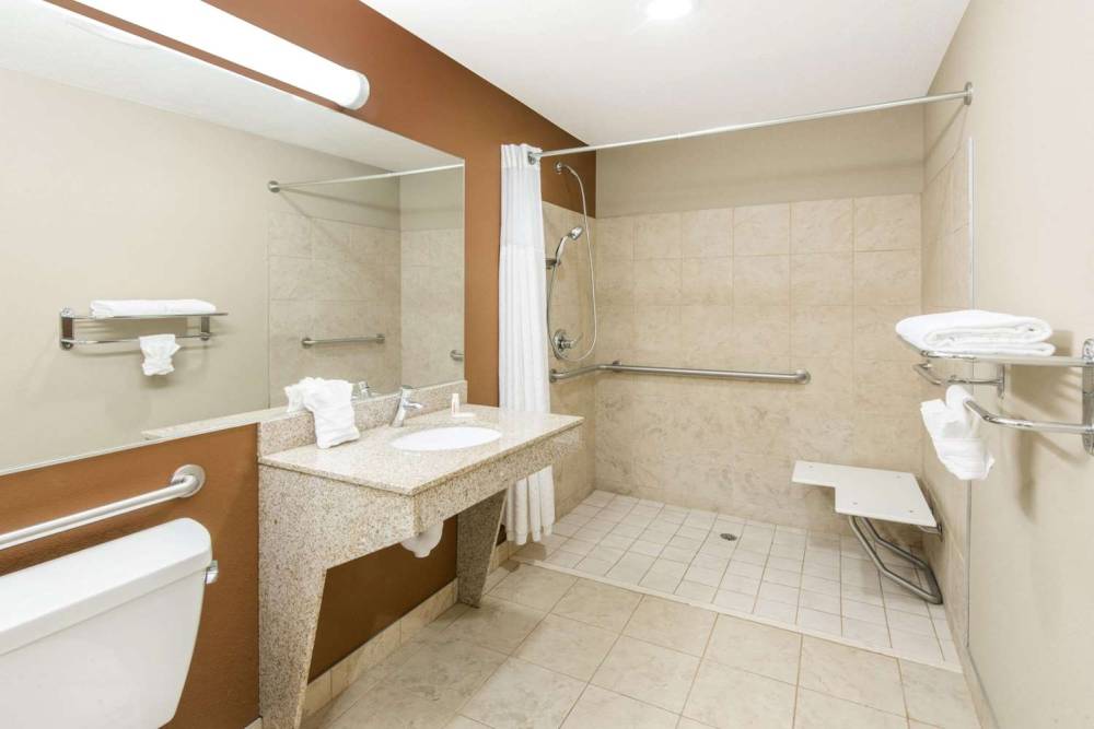Microtel Inn & Suites By Wyndham North Canton 9