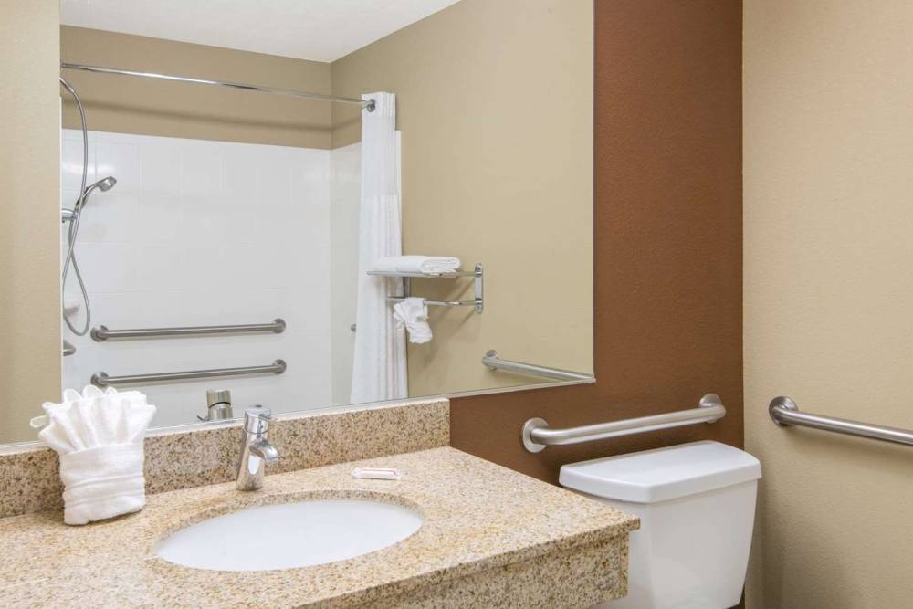Microtel Inn & Suites By Wyndham North Canton 7