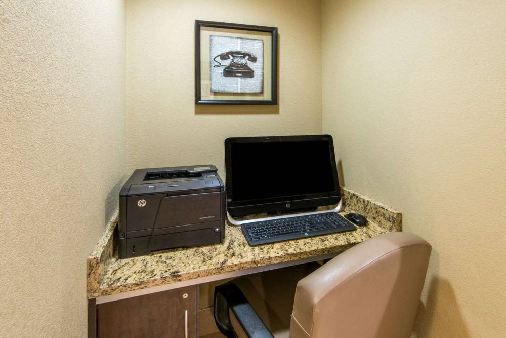 Microtel Inn & Suites By Wyndham North Canton 10