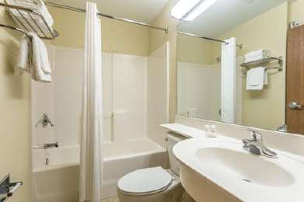 MICROTEL INN & SUITES BY WYNDHAM OC 9