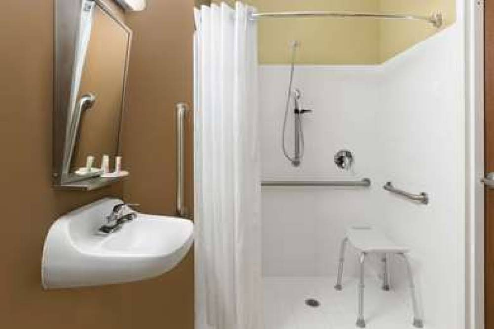 Microtel Inn & Suites By Wyndham Ozark 5