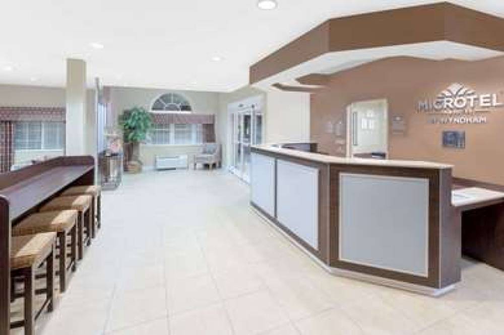 Microtel Inn & Suites By Wyndham Ozark 2