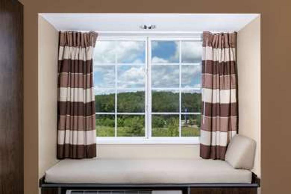 Microtel Inn & Suites By Wyndham Ozark 9