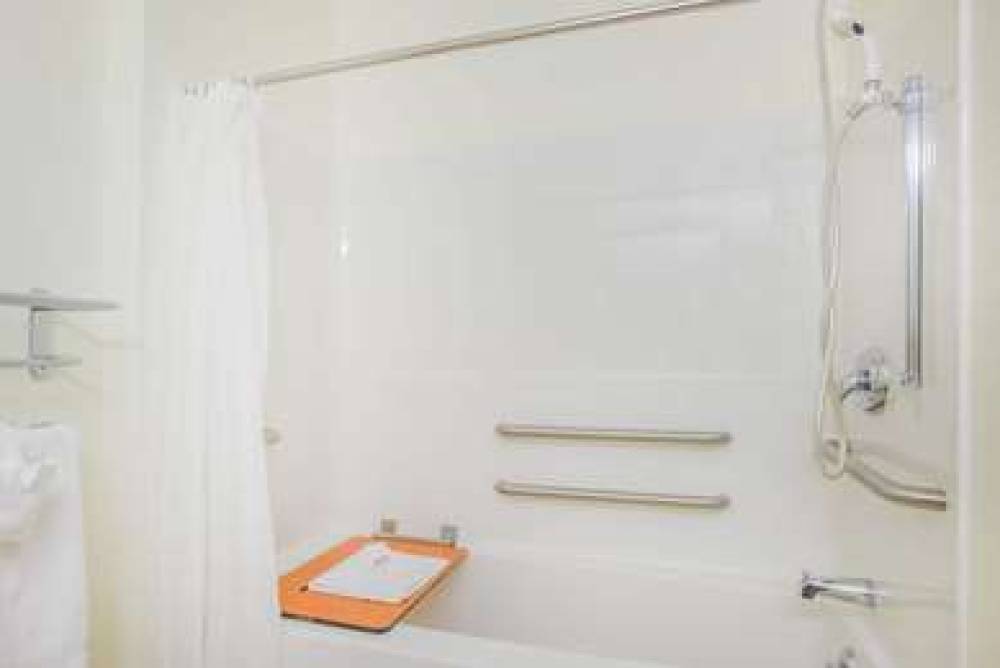 Microtel Inn & Suites By Wyndham Plattsburgh 6