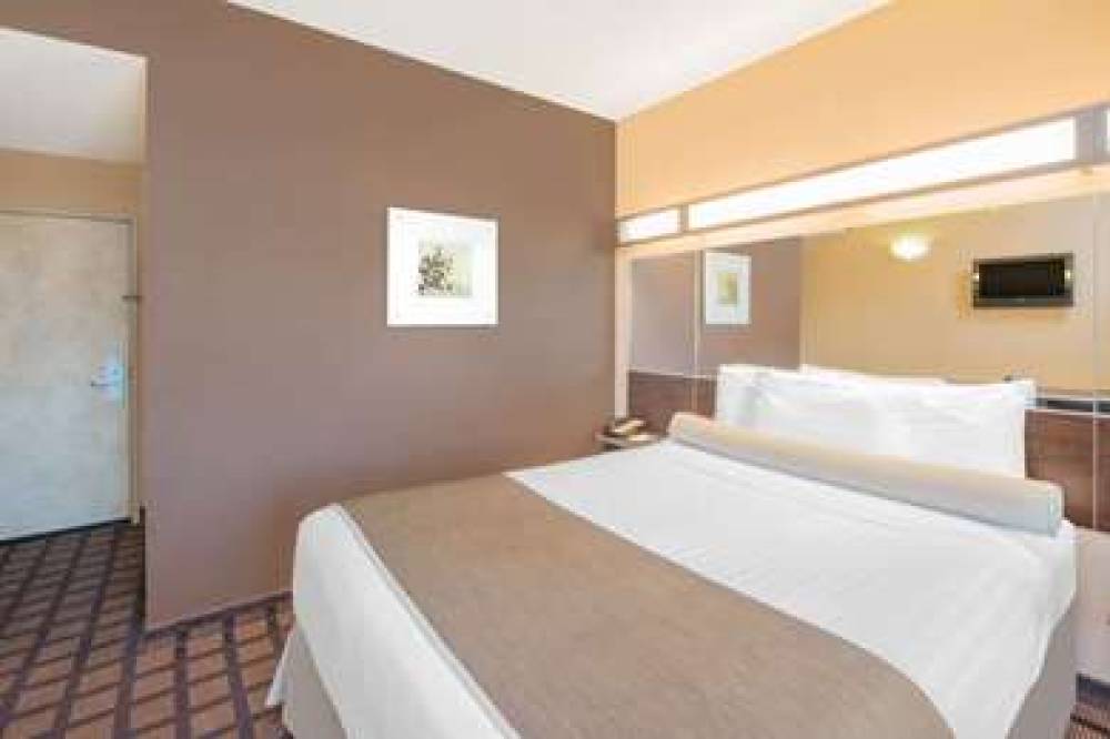 Microtel Inn & Suites By Wyndham Quincy 6