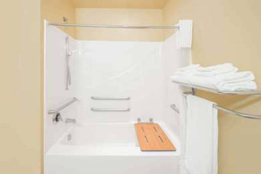 Microtel Inn & Suites By Wyndham Quincy 7