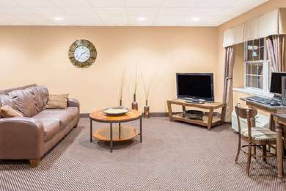 Microtel Inn & Suites By Wyndham Quincy 2
