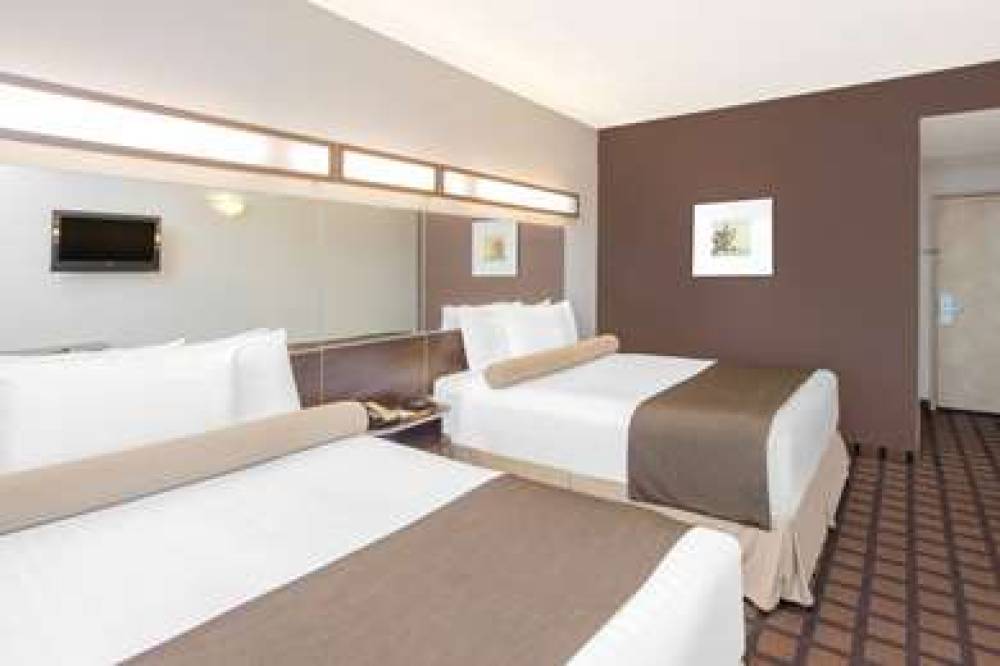 Microtel Inn & Suites By Wyndham Quincy 10